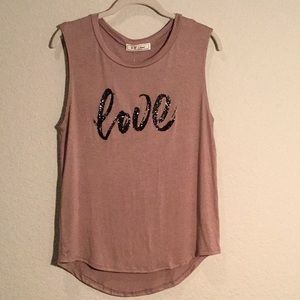 Le Closet Graphic T-shirt - Size M